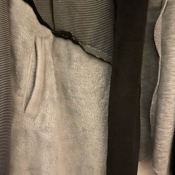 Cute soft cute cardigan! - Picture 3 of 4